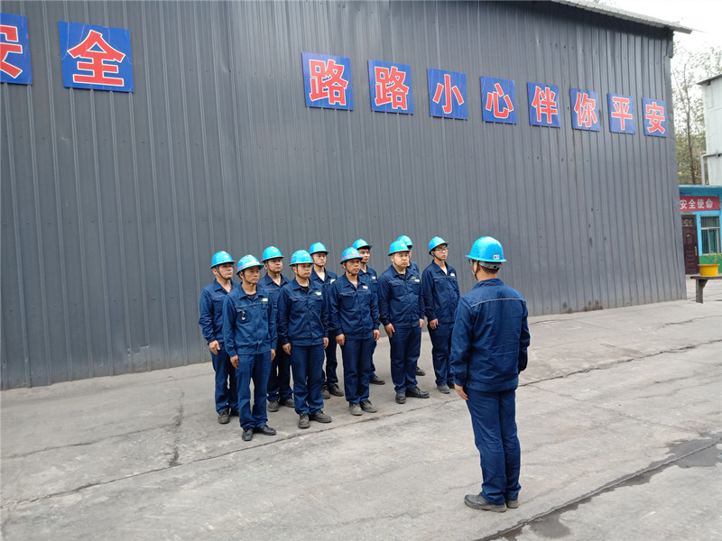 泰龍車(chē)隊(duì)的司機(jī)們 (2).jpg